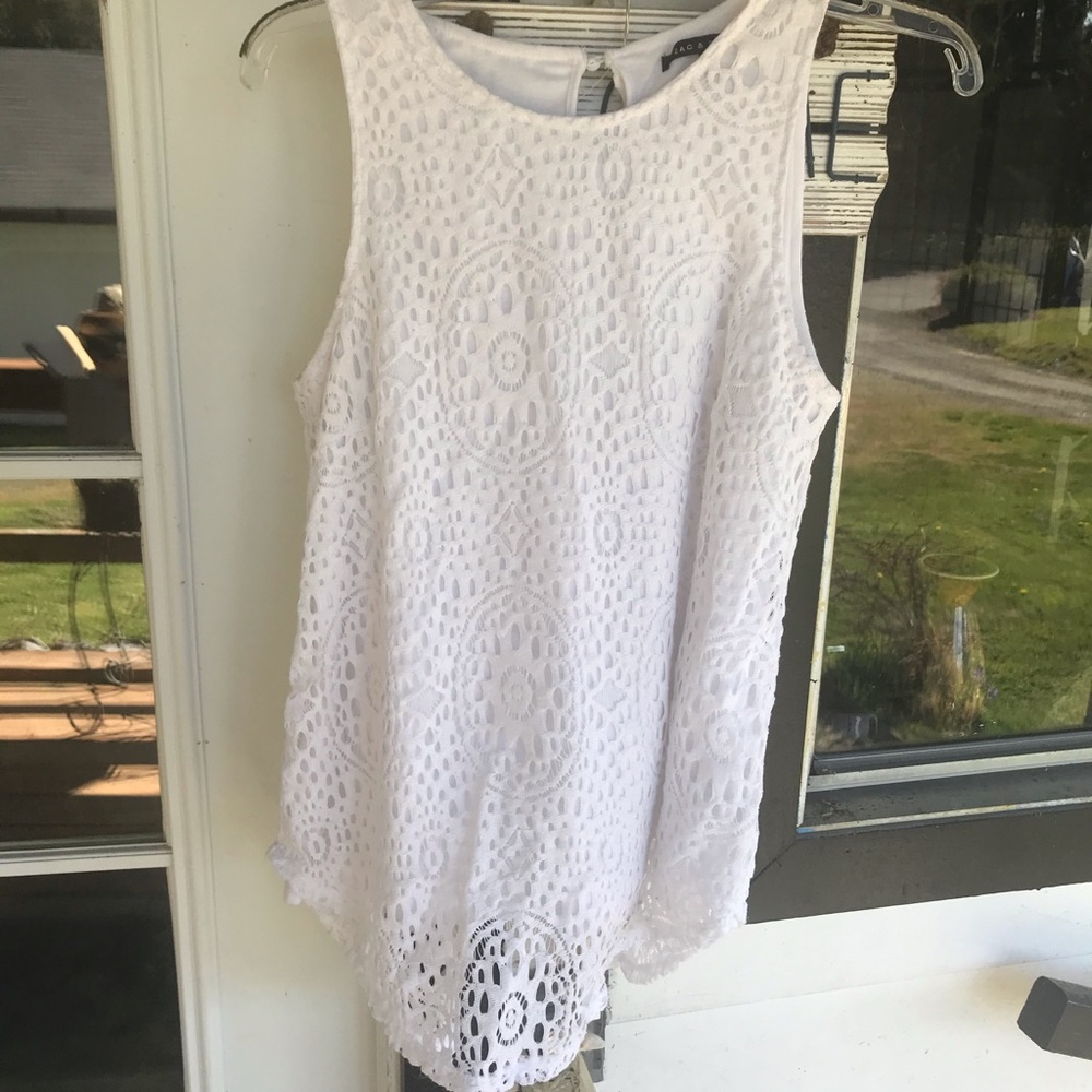 Zac&Rachel Lace sleeveless top .size med.